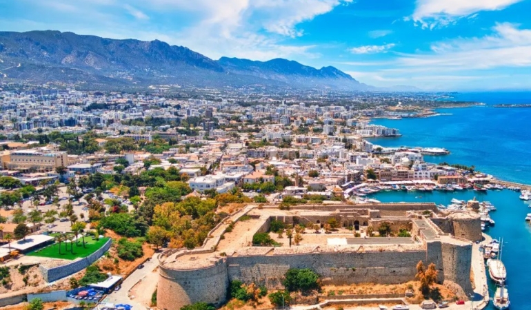 Girne'de Araç Kiralamanın Avantajları