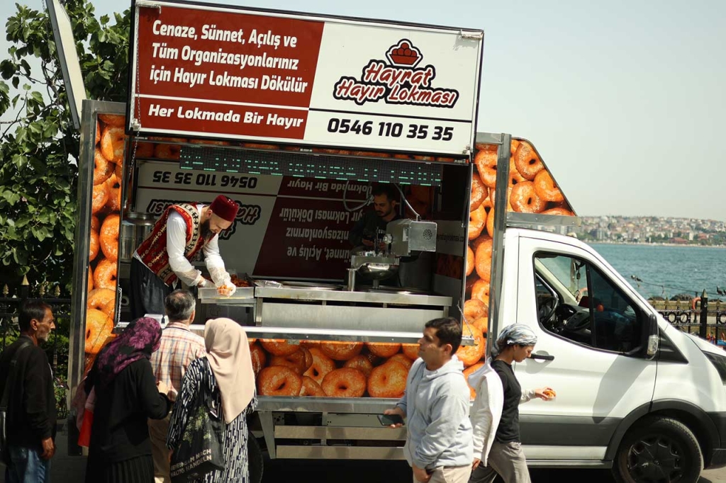 Hayır Lokması Dağıtımı ve Mevlitlerde Lokma İkramı
